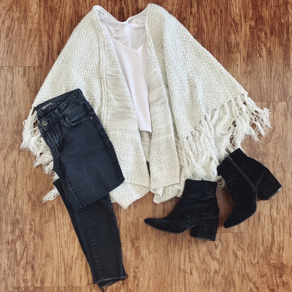 Elizabeth Ryan tasseled poncho